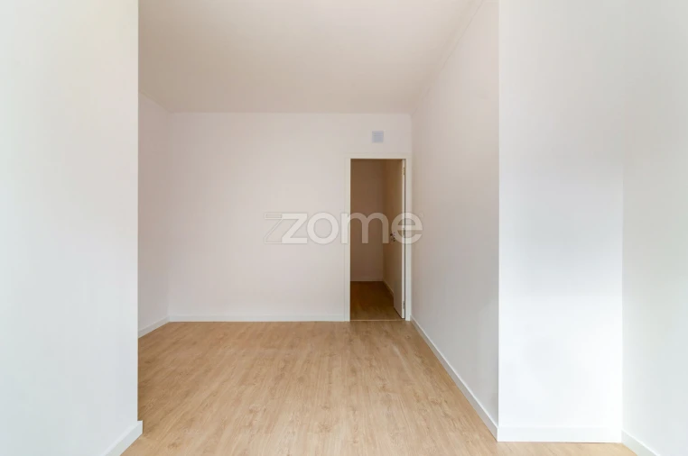 Apartamento T2 para Venda em Rio de Mouro Foto 16