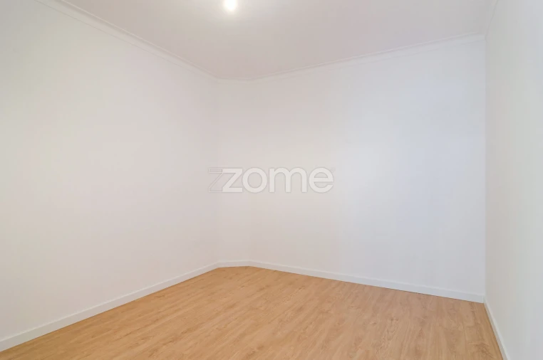 Apartamento T2 para Venda em Rio de Mouro Foto 18