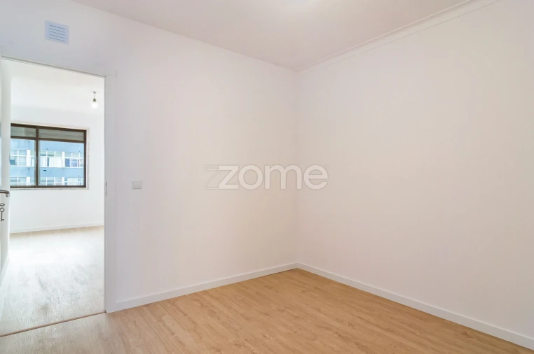 Apartamento T2 para Venda em Rio de Mouro Foto 19