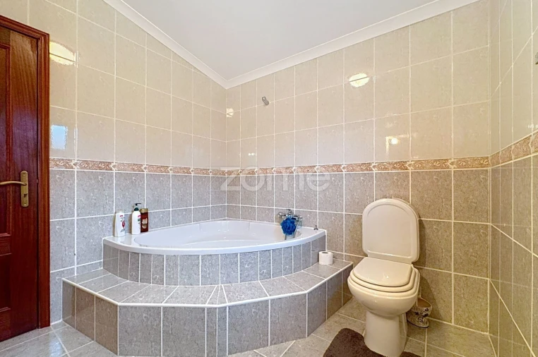 Moradia T5 para Venda em Mundão Foto 15