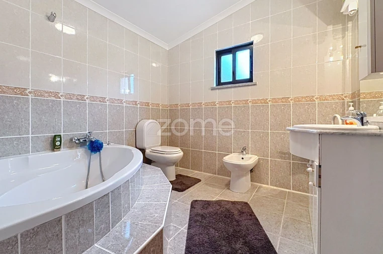 Moradia T5 para Venda em Mundão Foto 14