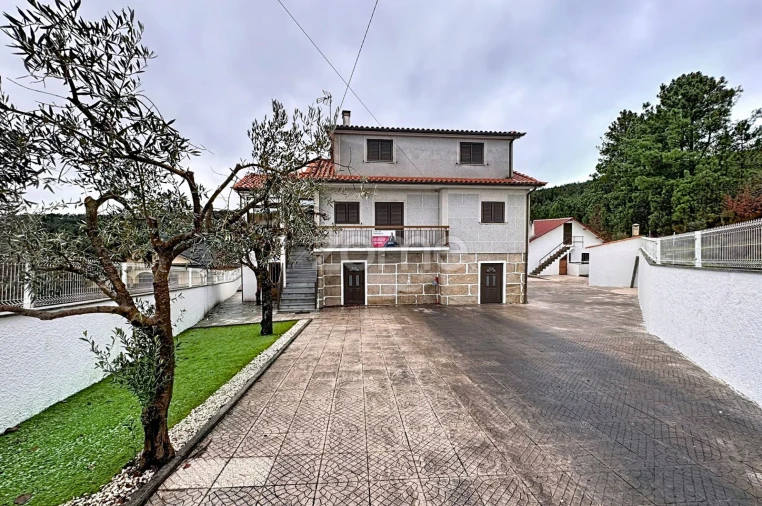 Moradia T5 para Venda em Mundão Foto 1