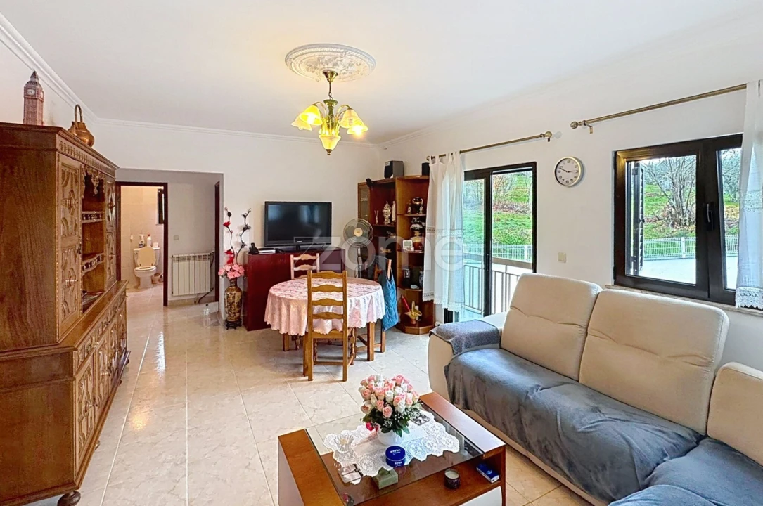 Moradia T5 para Venda em Mundão Foto 5