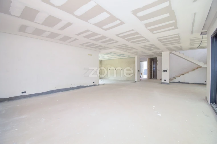 Moradia T4 para Venda em Loures Foto 5