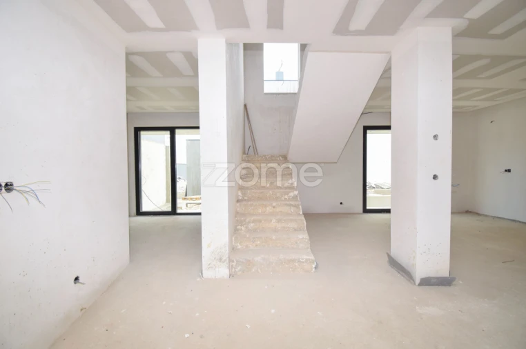 Moradia T4 para Venda em Loures Foto 12