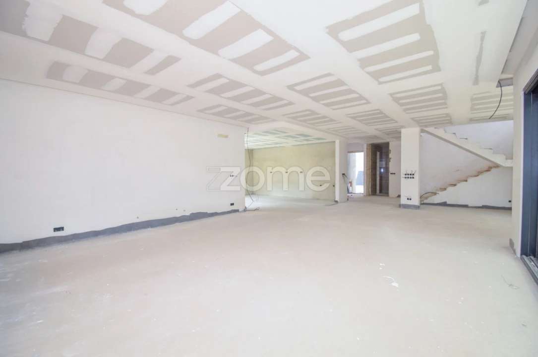 Moradia T4 para Venda em Loures Foto 5