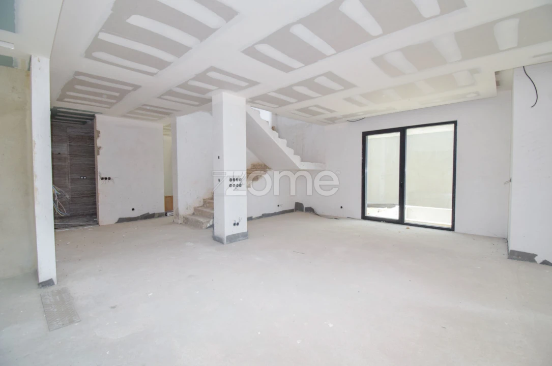 Moradia T4 para Venda em Loures Foto 8