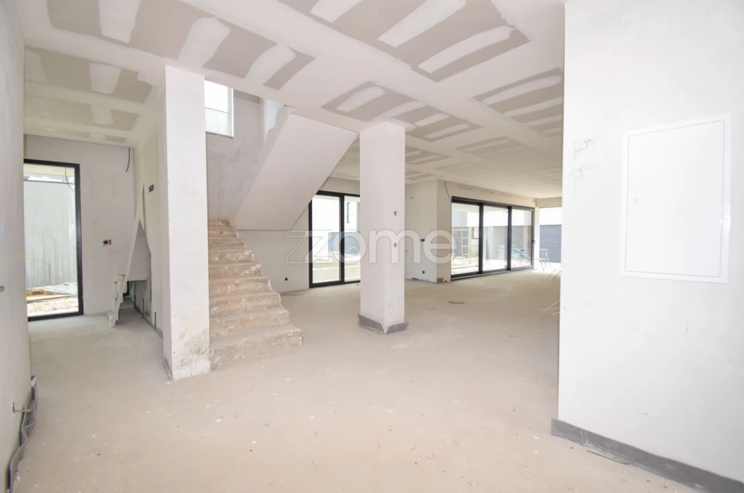 Moradia T4 para Venda em Loures Foto 11