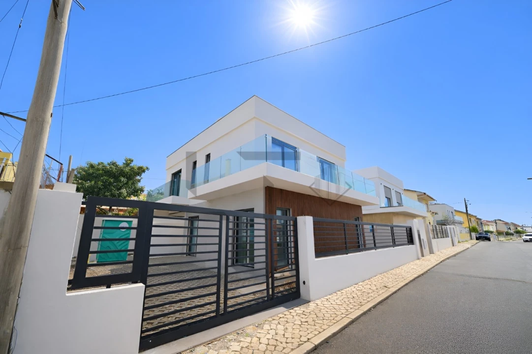 Moradia T4 para Venda em São Domingos de Rana Foto 3