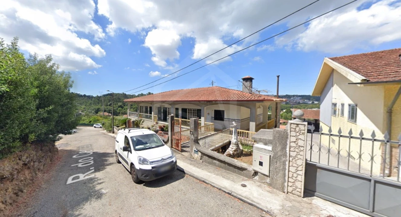 Moradia T3 para Venda em Milheiros de Poiares Foto 1