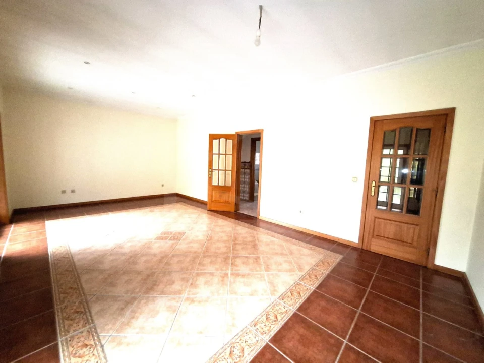 Moradia T3 para Venda em Milheiros de Poiares Foto 8