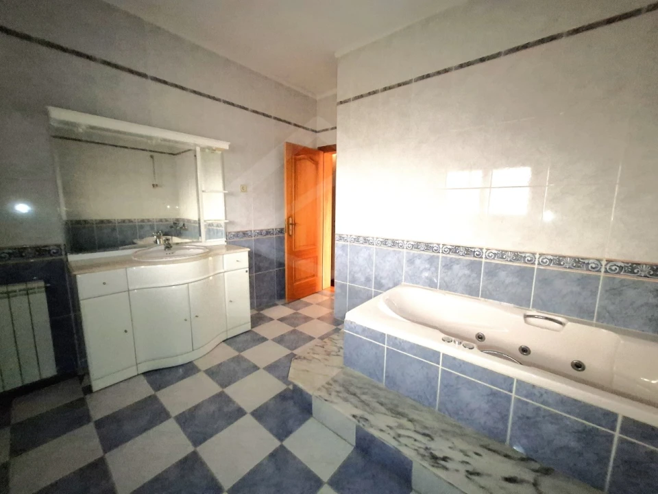 Moradia T3 para Venda em Milheiros de Poiares Foto 21