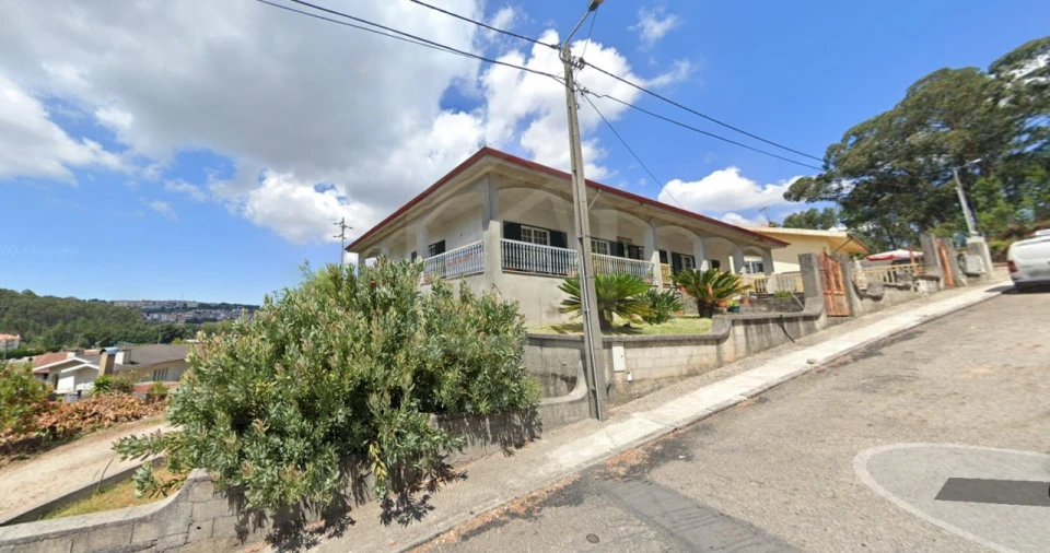 Moradia T3 para Venda em Milheiros de Poiares Foto 2