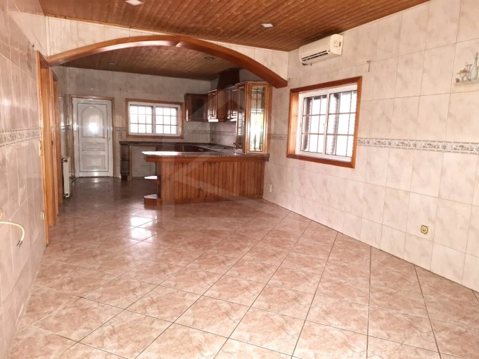 Moradia T3 para Venda em Milheiros de Poiares Foto 4