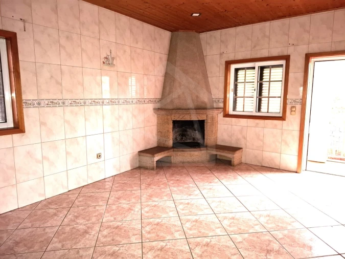 Moradia T3 para Venda em Milheiros de Poiares Foto 3