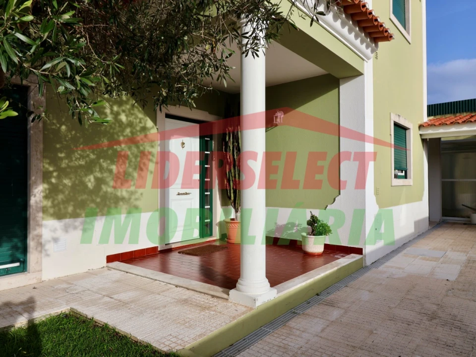 Moradia T4 para Venda em Silveira Foto 2