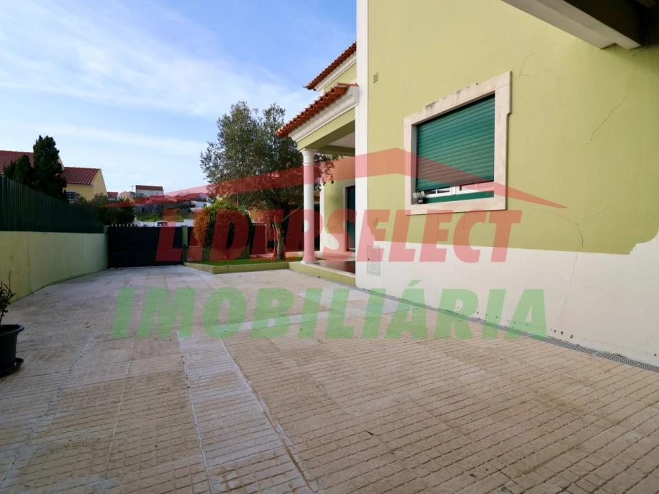 Moradia T4 para Venda em Silveira Foto 41