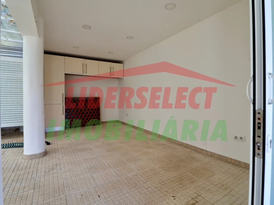 Moradia T4 para Venda em Silveira Foto 44