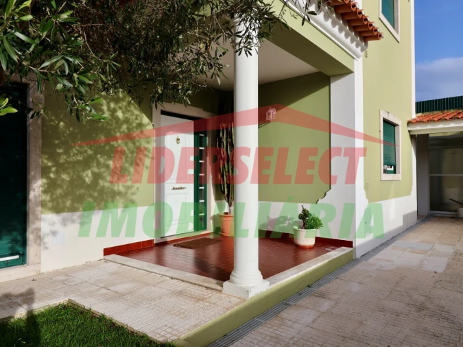 Moradia T4 para Venda em Silveira Foto 2