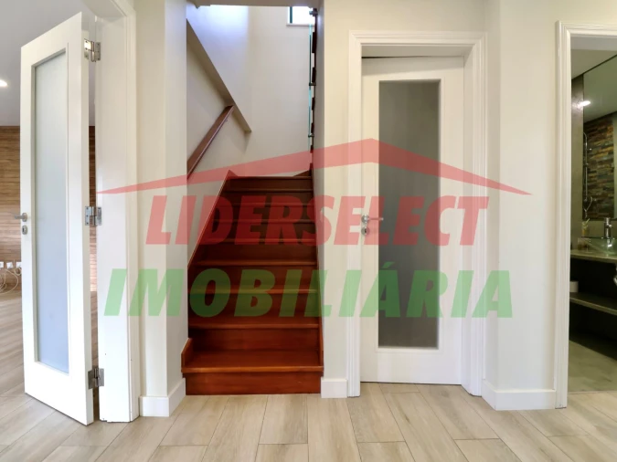 Moradia T4 para Venda em Silveira Foto 20