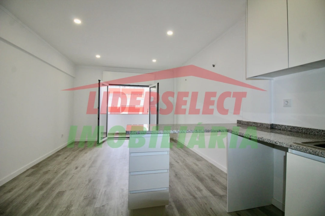 Apartamento T1 para Venda em Silveira Foto 4