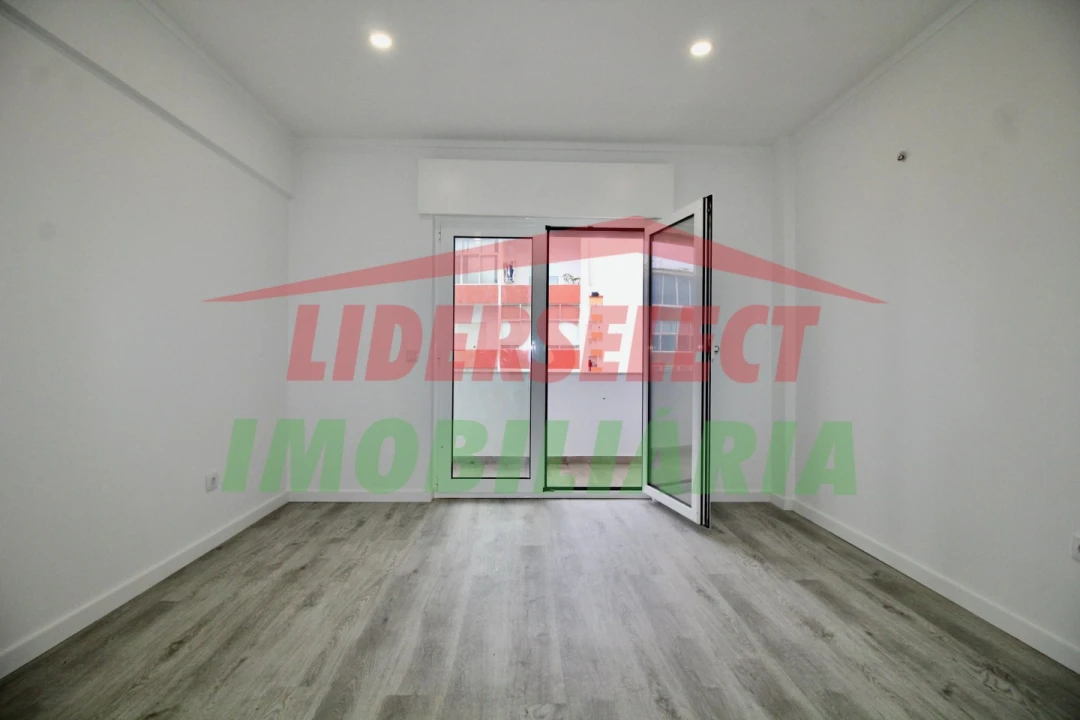 Apartamento T1 para Venda em Silveira Foto 5