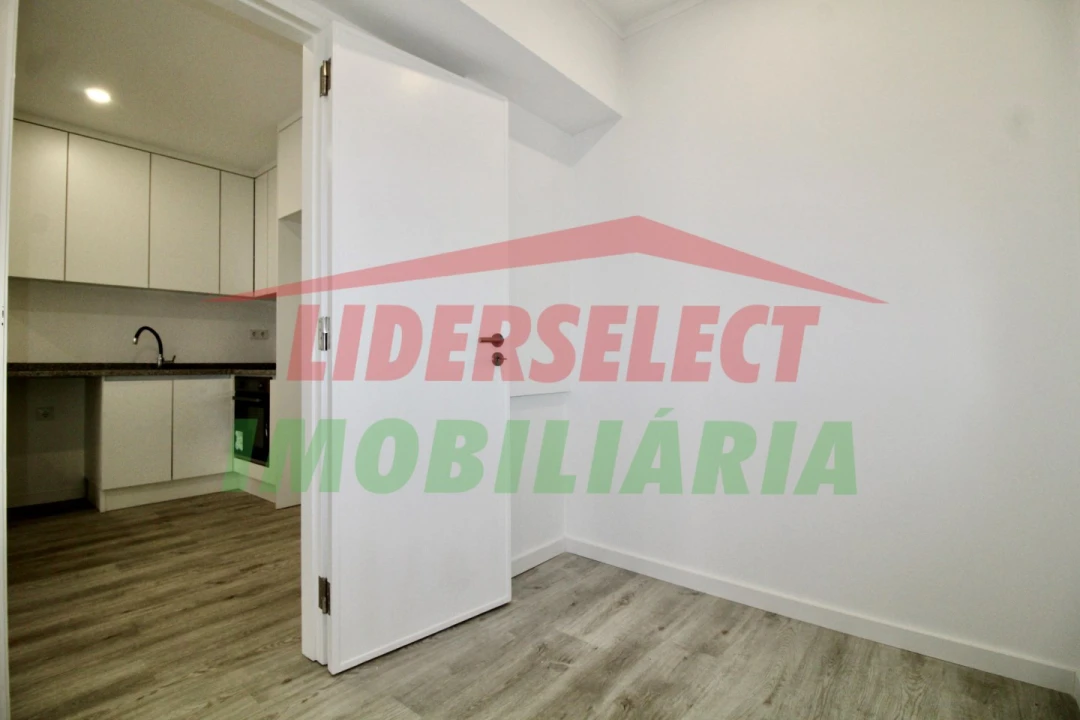 Apartamento T1 para Venda em Silveira Foto 7