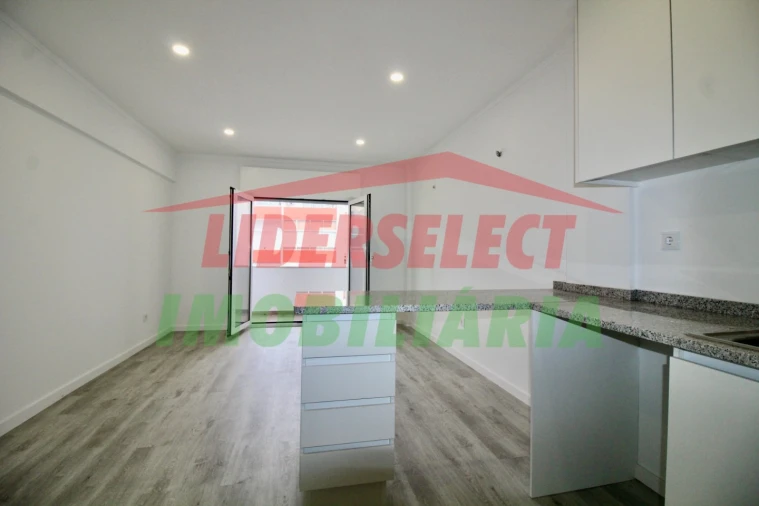 Apartamento T1 para Venda em Silveira Foto 4