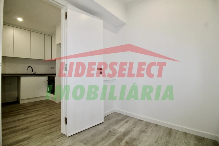 Apartamento T1 para Venda em Silveira Foto 7