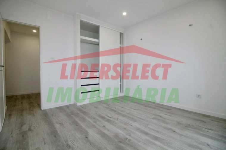 Apartamento T1 para Venda em Silveira Foto 10