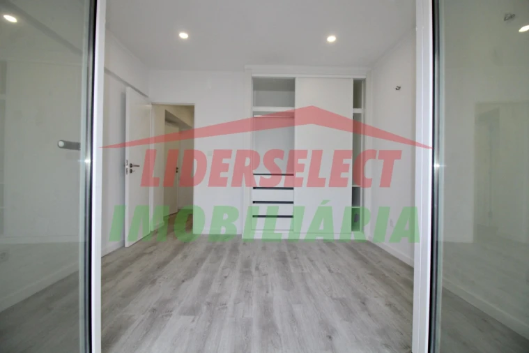 Apartamento T1 para Venda em Silveira Foto 11