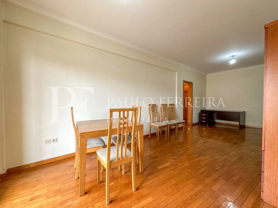 Apartamento T1 para Arrendamento em Vila Nova de Famalicão e Calendário Foto 5
