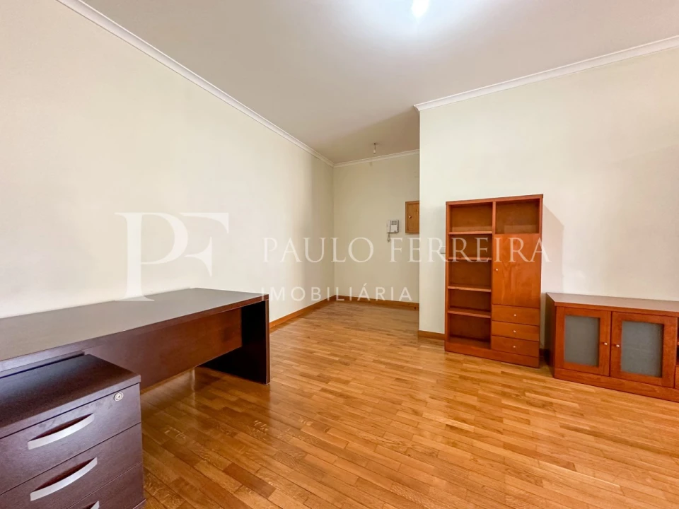 Apartamento T1 para Arrendamento em Vila Nova de Famalicão e Calendário Foto 8