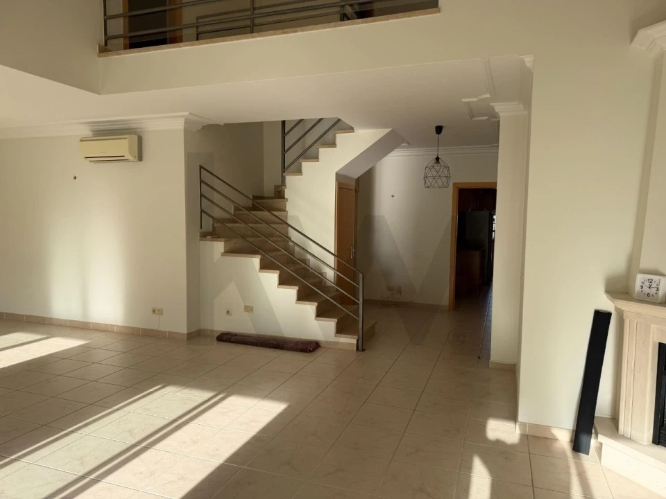 Apartamento T4 para Venda em Alcochete Foto 4