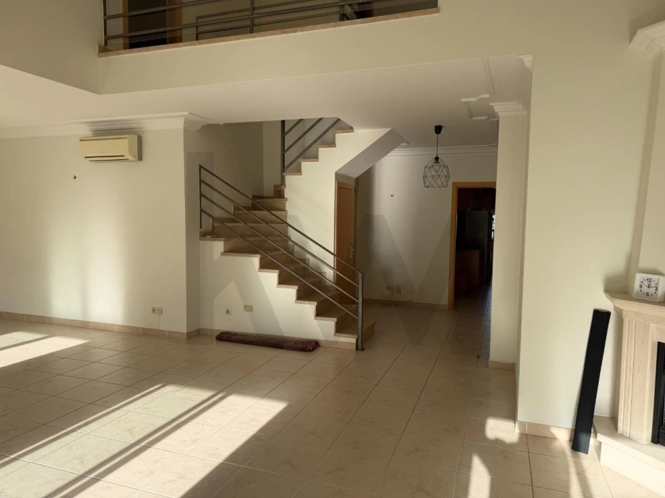 Apartamento T4 para Venda em Alcochete Foto 6