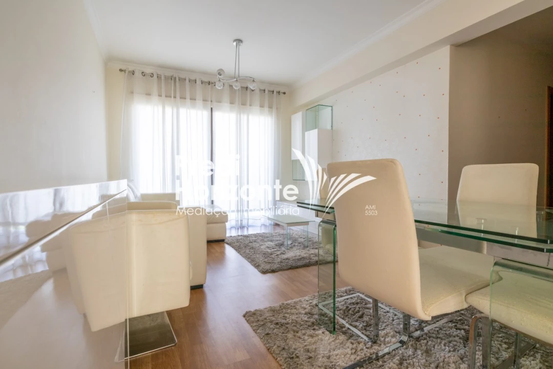 Apartamento T3 para Arrendamento em Santo Antonio Foto 1