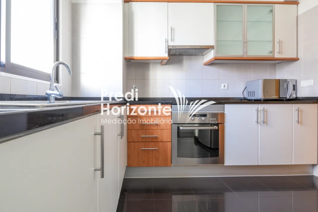 Apartamento T3 para Arrendamento em Santo Antonio Foto 9