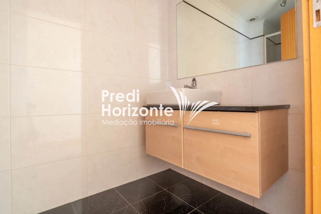 Apartamento T3 para Arrendamento em Santo Antonio Foto 17