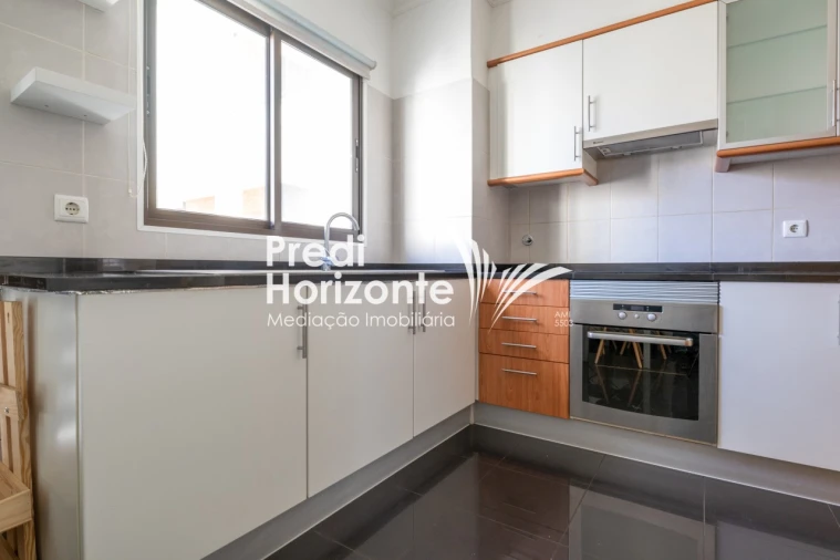 Apartamento T3 para Arrendamento em Santo Antonio Foto 11