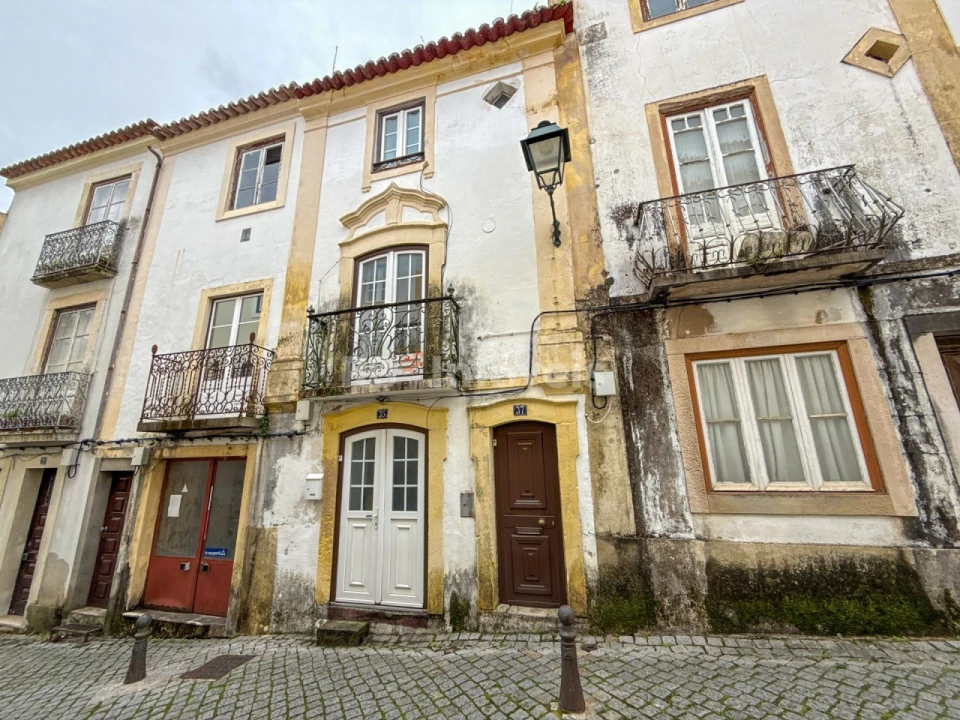 Prédio para Venda em Abrantes (São Vicente e São João) e Alferrarede Foto 1