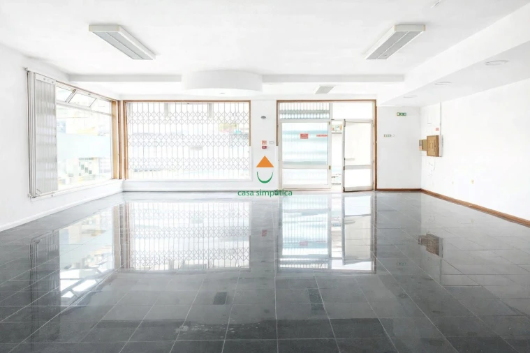 Loja para Arrendamento em Fânzeres e São Pedro da Cova Foto 1