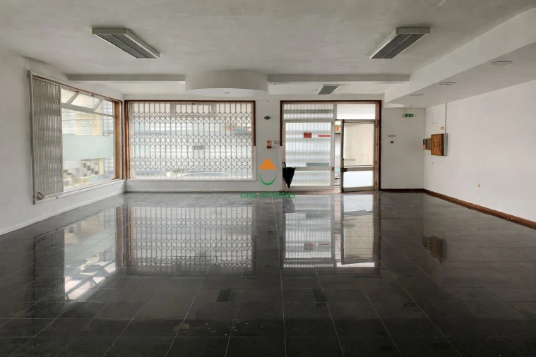 Loja para Arrendamento em Fânzeres e São Pedro da Cova Foto 9