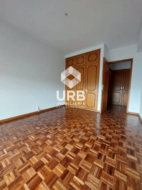 Apartamento T3 para Arrendamento em Braga (São José de São Lázaro e São João do Souto)