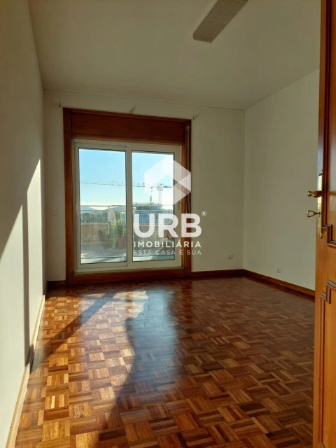 Apartamento T3 para Arrendamento em Braga (São José de São Lázaro e São João do Souto)