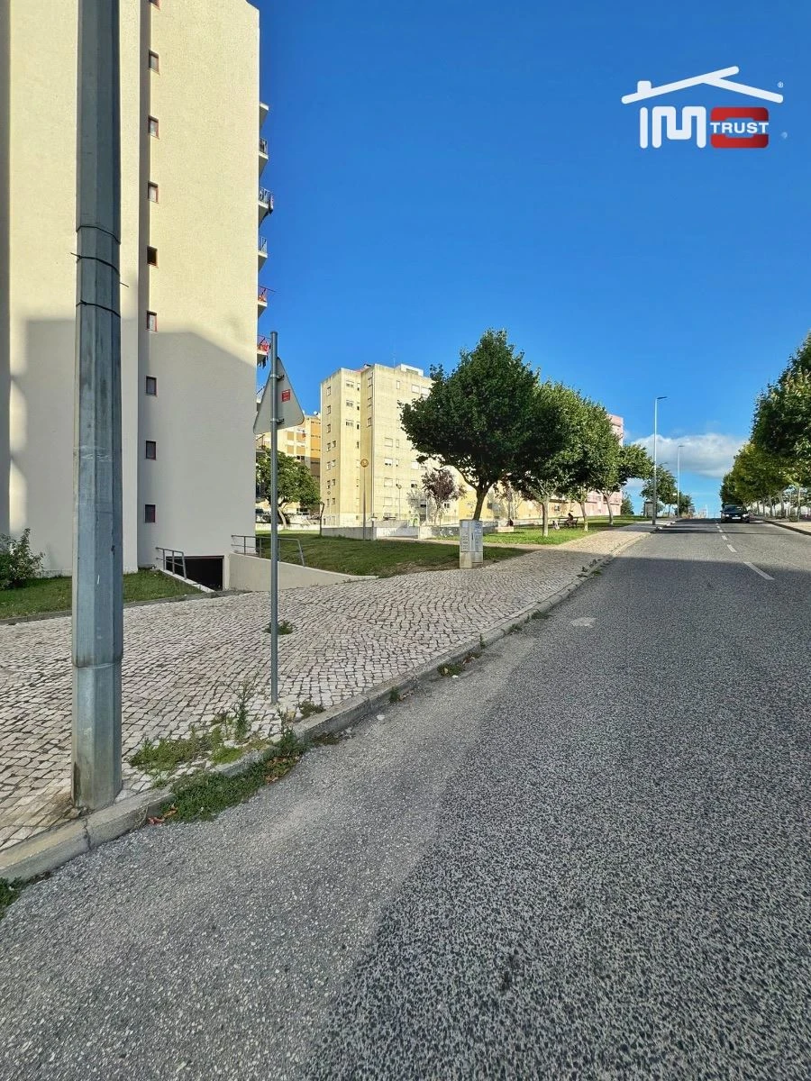 Negócio para Venda em Carregado e Cadafais Foto 2