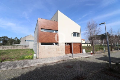 Terreno para Venda em Anta e Guetim