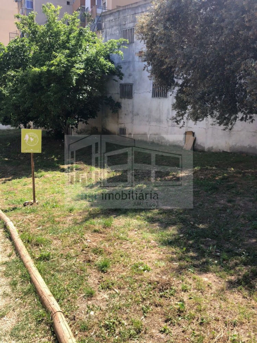 Terreno para Venda em Benfica Foto 2