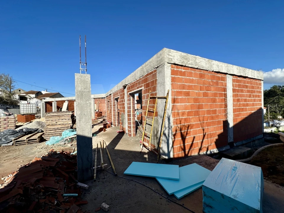 Moradia T3 para Venda em Salir de Matos Foto 9