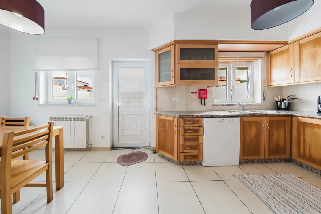 Moradia T3 para Venda em Atouguia da Baleia Foto 11