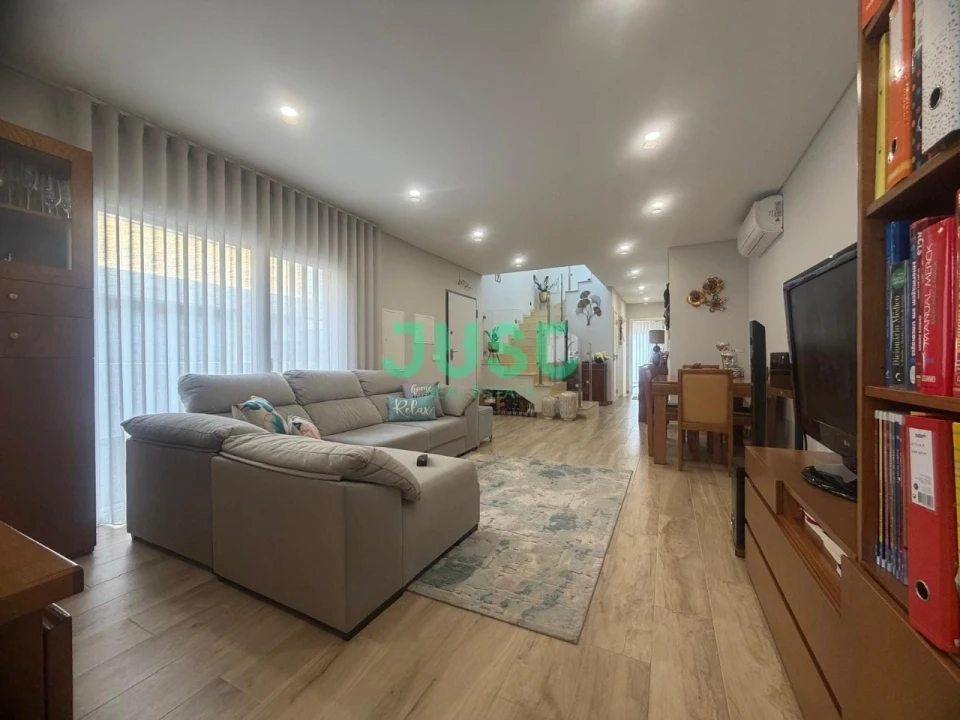 Moradia T4 para Venda em Fernao Ferro Foto 7